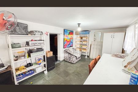 Casa à venda com 193m², 2 quartos e 2 vagasPorão