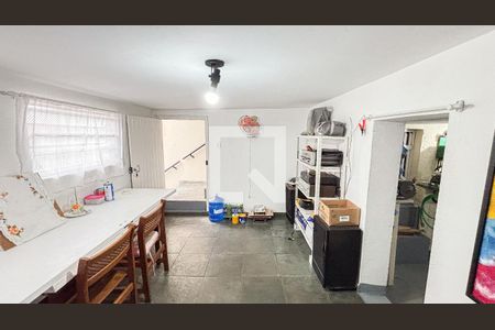 Casa à venda com 193m², 2 quartos e 2 vagasPorão