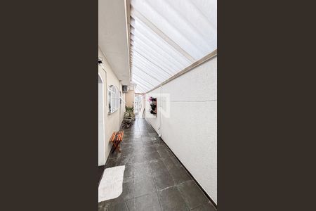 Casa à venda com 193m², 2 quartos e 2 vagasCorredor - Quintal