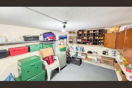 Casa à venda com 193m², 2 quartos e 2 vagasPorão