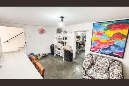 Casa à venda com 193m², 2 quartos e 2 vagasPorão