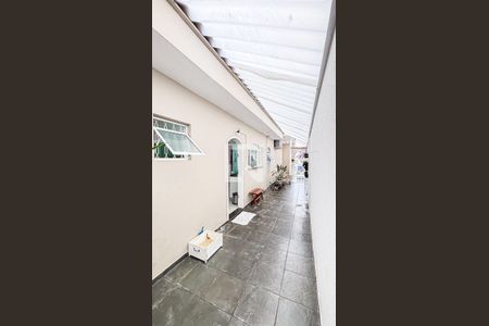 Casa à venda com 193m², 2 quartos e 2 vagasCorredor - Quintal