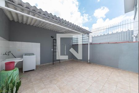 Casa à venda com 170m², 3 quartos e 2 vagas Casa à venda com 170m², 3 quartos e 2 vagasQuintal - Lavanderia