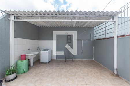 Casa à venda com 170m², 3 quartos e 2 vagas Casa à venda com 170m², 3 quartos e 2 vagasQuintal - Lavanderia