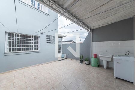 Casa à venda com 170m², 3 quartos e 2 vagas Casa à venda com 170m², 3 quartos e 2 vagasQuintal - Lavanderia
