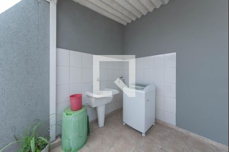 Casa à venda com 170m², 3 quartos e 2 vagas Casa à venda com 170m², 3 quartos e 2 vagasQuintal - Lavanderia