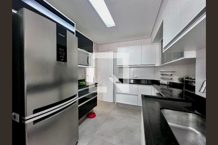 Apartamento à venda com 110m², 3 quartos e 2 vagas Apartamento à venda com 110m², 3 quartos e 2 vagasCozinha