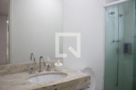 Casa de condomínio à venda com 174m², 3 quartos e 4 vagasBanheiro da Suíte 2