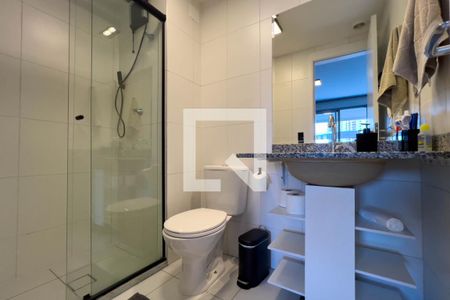 Banheiro de kitnet/studio para alugar com 1 quarto, 37m² em Vila Firmiano Pinto, São Paulo