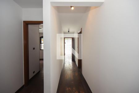 Corredor de casa para alugar com 3 quartos, 270m² em Vila Inah, São Paulo