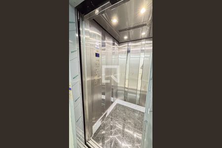 Apartamento à venda com 65m², 2 quartos e 1 vaga Apartamento à venda com 65m², 2 quartos e 1 vagaElevador