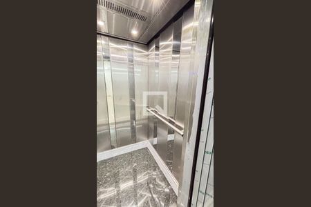 Apartamento à venda com 65m², 2 quartos e 1 vaga Apartamento à venda com 65m², 2 quartos e 1 vagaElevador