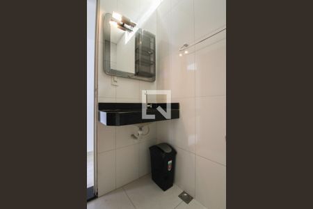 Casa para alugar com 65m², 2 quartos e 1 vaga Casa para alugar com 65m², 2 quartos e 1 vagaBanheiro Social