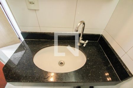 Casa para alugar com 65m², 2 quartos e 1 vaga Casa para alugar com 65m², 2 quartos e 1 vagaBanheiro Social