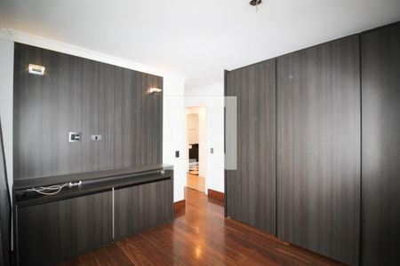 Suíte  de apartamento à venda com 2 quartos, 104m² em Vila Olímpia, São Paulo