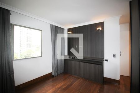 Suíte  de apartamento à venda com 2 quartos, 104m² em Vila Olímpia, São Paulo
