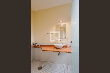 Casa à venda com 900m², 7 quartos e 8 vagasBanheiro 3