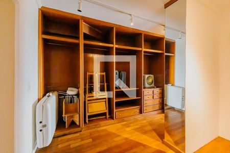 Casa à venda com 900m², 7 quartos e 8 vagasCloset da suíte 2