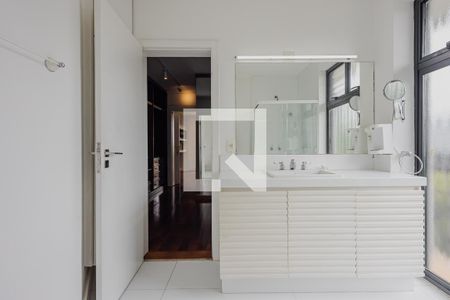 Casa à venda com 900m², 7 quartos e 8 vagasBanheiro da Suíte 2