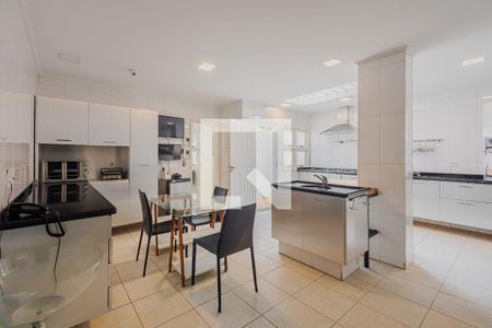 Casa à venda com 900m², 7 quartos e 8 vagasCozinha