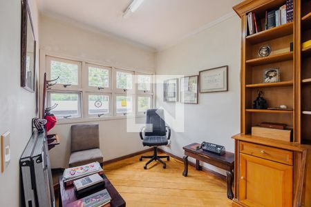 Casa à venda com 900m², 7 quartos e 8 vagasEscritório