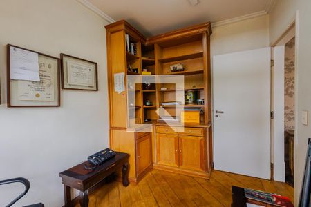 Casa à venda com 900m², 7 quartos e 8 vagasEscritório