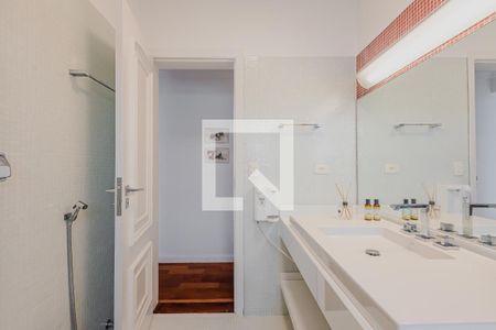 Casa à venda com 900m², 7 quartos e 8 vagasBanheiro 1