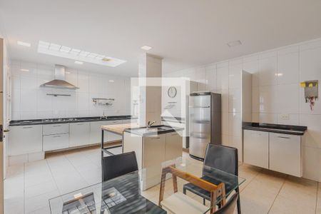 Casa à venda com 900m², 7 quartos e 8 vagasCozinha