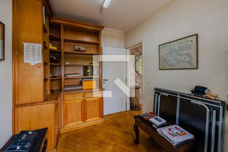 Casa à venda com 900m², 7 quartos e 8 vagasEscritório