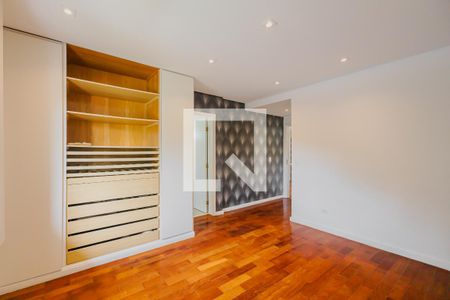 Casa à venda com 900m², 7 quartos e 8 vagasSuíte 1