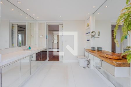 Casa à venda com 900m², 7 quartos e 8 vagasBanheiro da Suíte 3