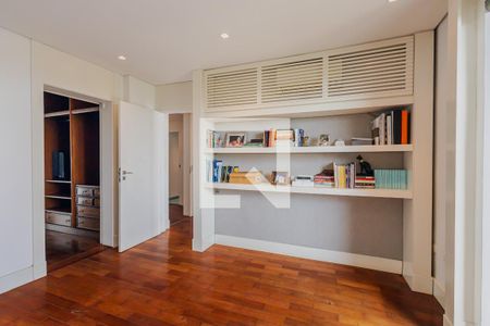 Casa à venda com 900m², 7 quartos e 8 vagasSuíte 2