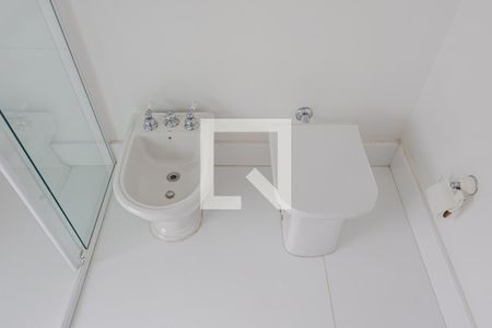 Casa à venda com 900m², 7 quartos e 8 vagasBanheiro da Suíte 2