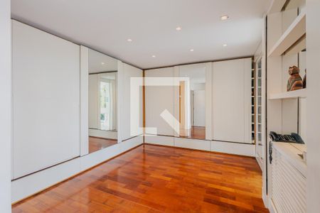 Casa à venda com 900m², 7 quartos e 8 vagasSuíte 3