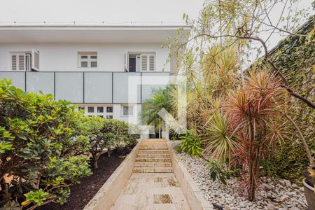 Casa à venda com 900m², 7 quartos e 8 vagasEntrada