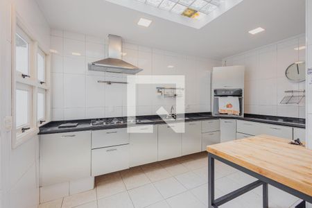 Casa à venda com 900m², 7 quartos e 8 vagasCozinha