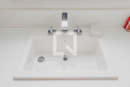 Casa à venda com 900m², 7 quartos e 8 vagasBanheiro da Suíte 4