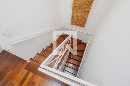 Casa à venda com 900m², 7 quartos e 8 vagasEscada