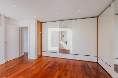 Casa à venda com 900m², 7 quartos e 8 vagasSuíte 3