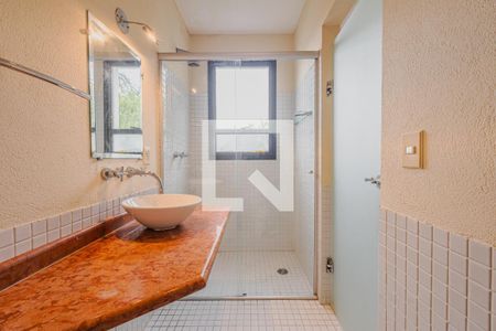 Casa à venda com 900m², 7 quartos e 8 vagasBanheiro 3