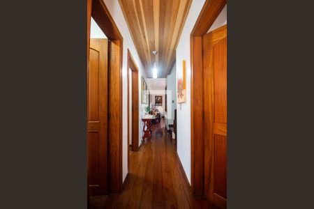 Casa à venda com 300m², 4 quartos e 5 vagascorredor