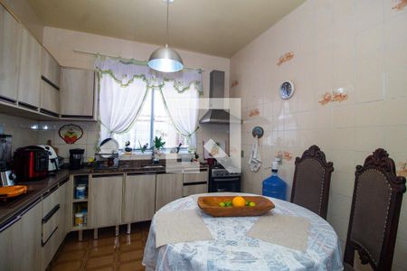 Casa à venda com 300m², 4 quartos e 5 vagasCozinha