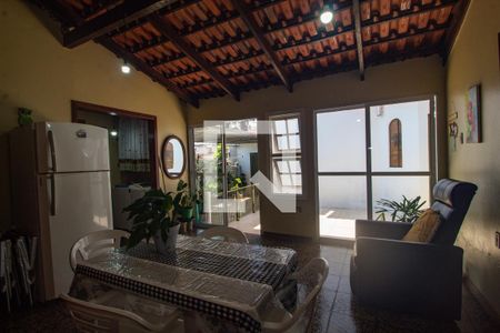 Casa à venda com 300m², 4 quartos e 5 vagasÁrea comum - Churrasqueira