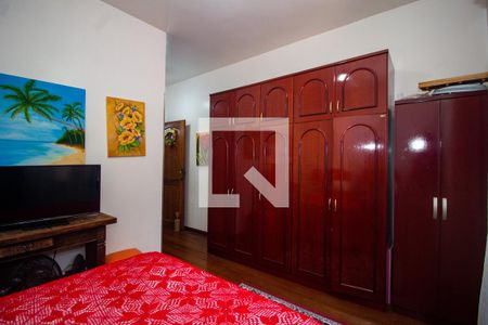 Casa à venda com 300m², 4 quartos e 5 vagasquarto 2