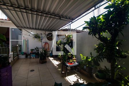 Casa à venda com 300m², 4 quartos e 5 vagasQuintal