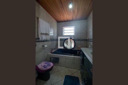 Casa à venda com 300m², 4 quartos e 5 vagasBanheiro da Suíte