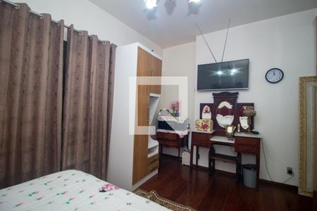 Casa à venda com 300m², 4 quartos e 5 vagasSuíte