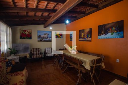 Casa à venda com 300m², 4 quartos e 5 vagasSala 4