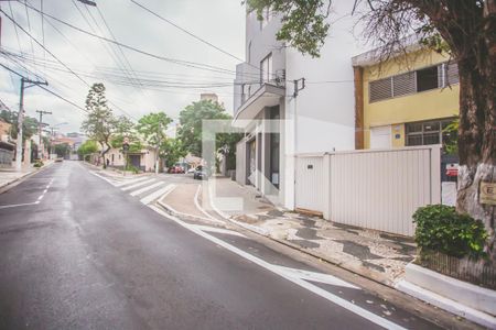 Casa para alugar com 216m², 3 quartos e 3 vagas Casa para alugar com 216m², 3 quartos e 3 vagasFachada