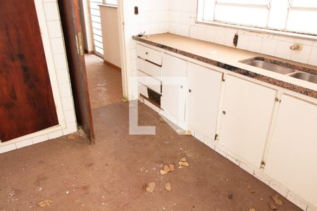 Casa à venda com 221m², 5 quartos e 3 vagasCOZINHA